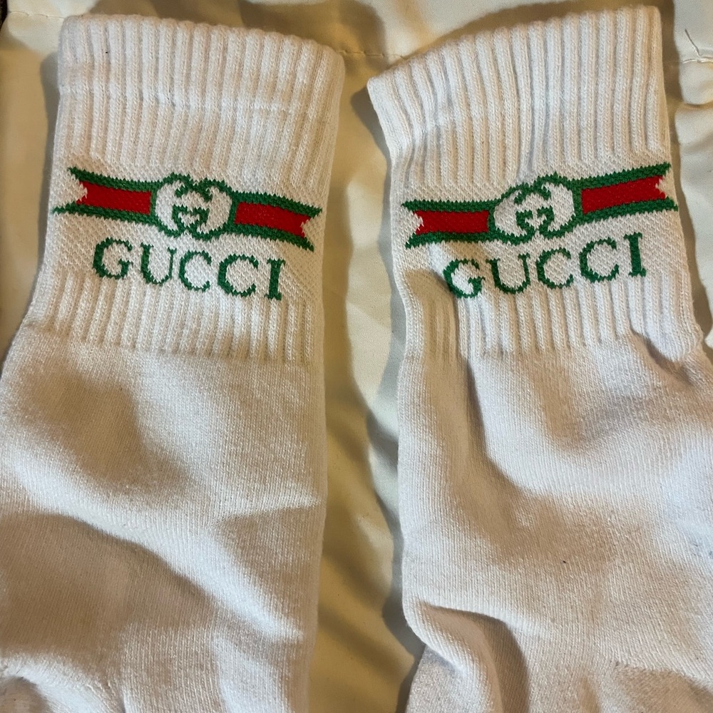 Gucci White Socks with Green and Red Logo 100%
Authentic Gucci socks